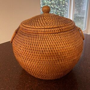 Vintage Handcrafted Woven Basket with Lid & Side Carried Handles Excellent Shape